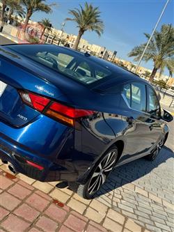 نيسان ألتيما